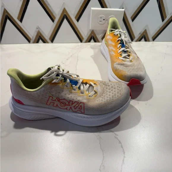 Men’s HOKA Running Shoes - 9.5 - Picture 2 of 6